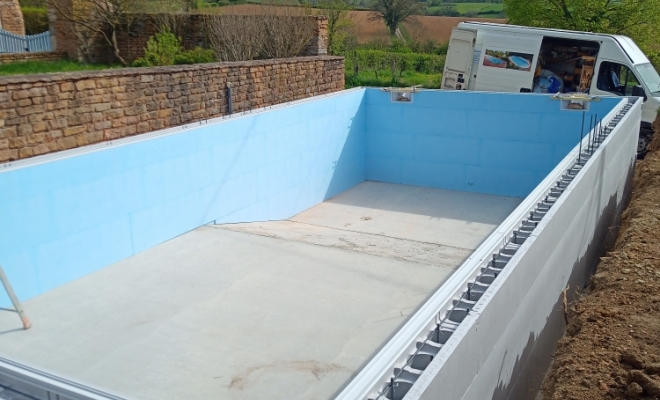 Conception d'une piscine béton prête au bain 10X5 avec deux hauteurs de bassin à Nogent la Chapelle sous Brancion, Chalon-sur-Saône, Aquatique piscine